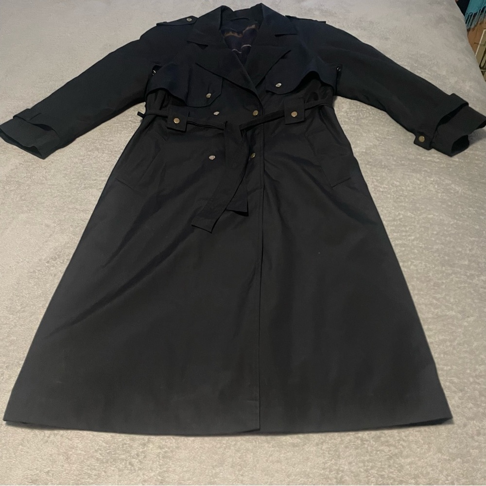 Vintage Editions trench coat with removable liner and shoulder pads size medium